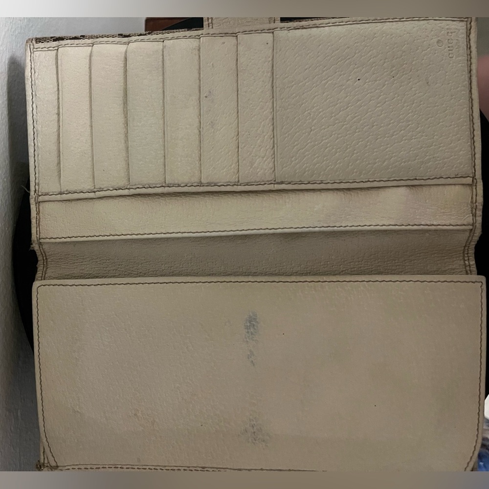 Gucci Beige and Brown Monogram Wallet - Picture 3 of 10